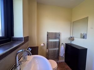 Family Bathroom- click for photo gallery